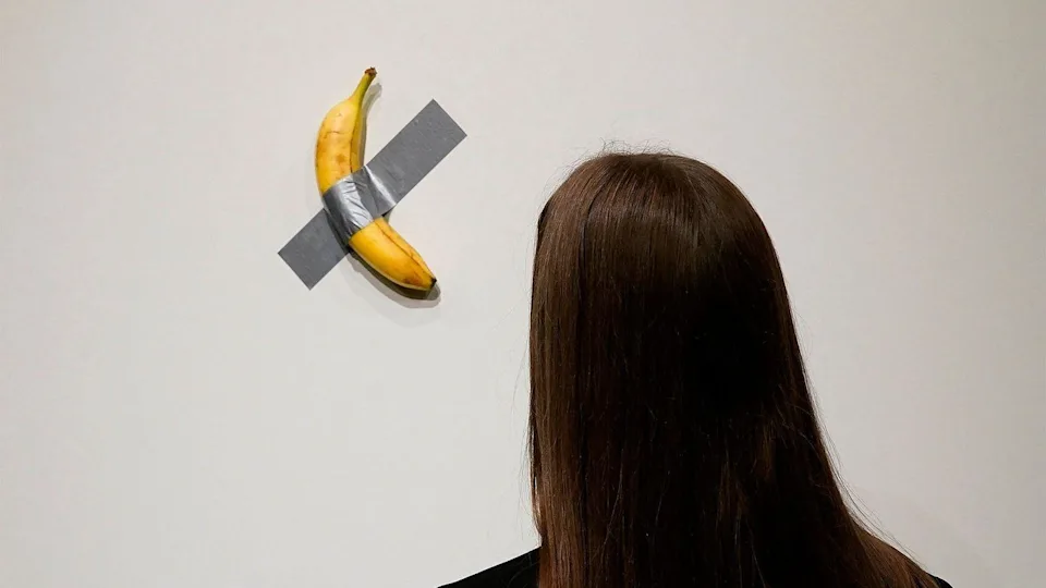 La historia detrás de la polémica banana de Maurizio Cattelan: por qué ‘Comedian’ no es tan radical como parece