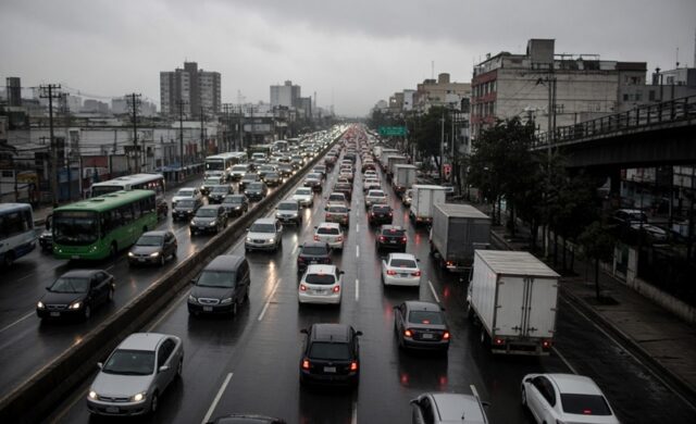 Caos vial en CDMX por bloqueos, marchas y restricciones este martes