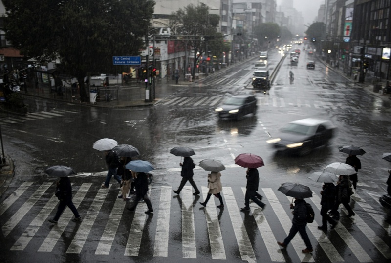 Movilizaciones y lluvias reducen 35% la velocidad vial en CDMX