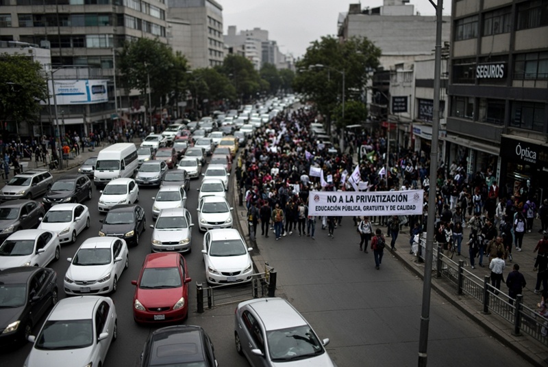 Caos vial CDMX: marchas, Hoy No Circula rosa y lluvias este martes