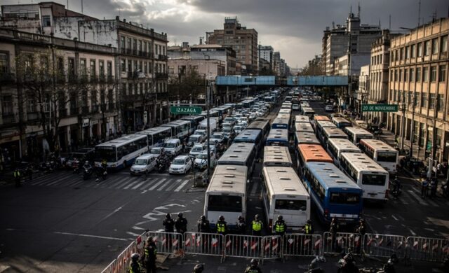 Bloqueos en Centro Histórico y 15 marchas colapsan tráfico en CDMX