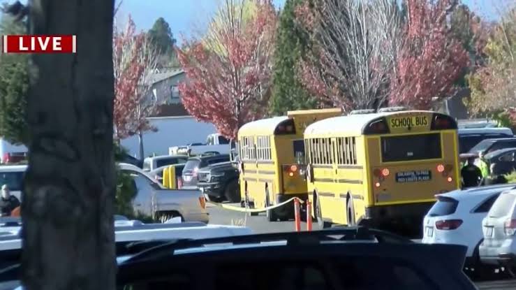 Tiroteo en una escuela primaria de Oregon deja cuatro muertos, incluidos tres niños