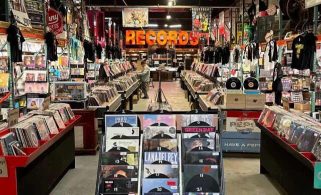 La Glorieta de Insurgentes se llena de vinilos: habrá feria gratis con discos, DJ sets y talleres