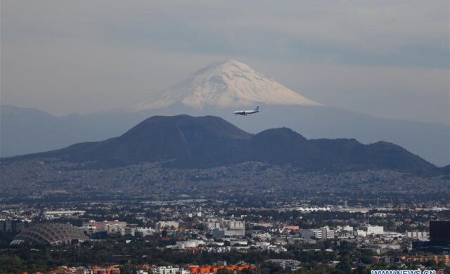 Prevén chubascos en el poniente de CDMX y posible caída de ceniza volcánica