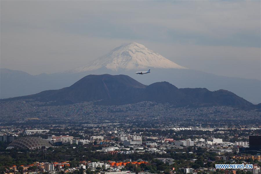 Prevén chubascos en el poniente de CDMX y posible caída de ceniza volcánica