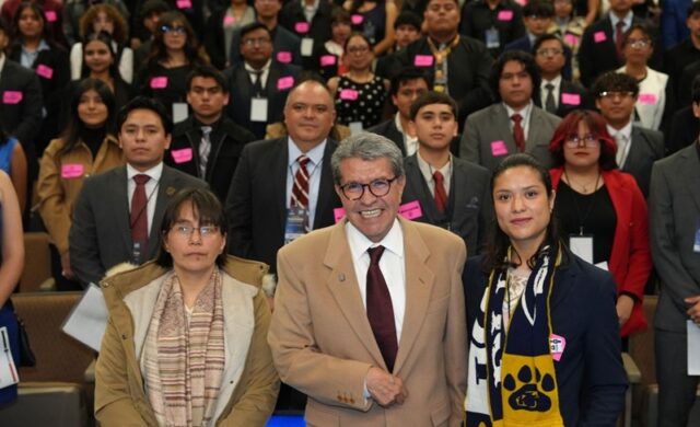 Ricardo Monreal inaugura modelo parlamentario de la FES Aragón