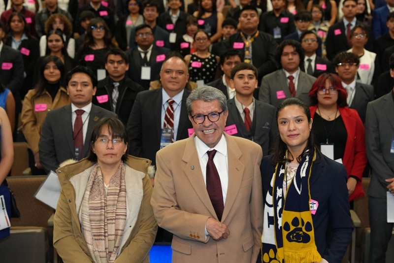 Ricardo Monreal inaugura modelo parlamentario de la FES Aragón