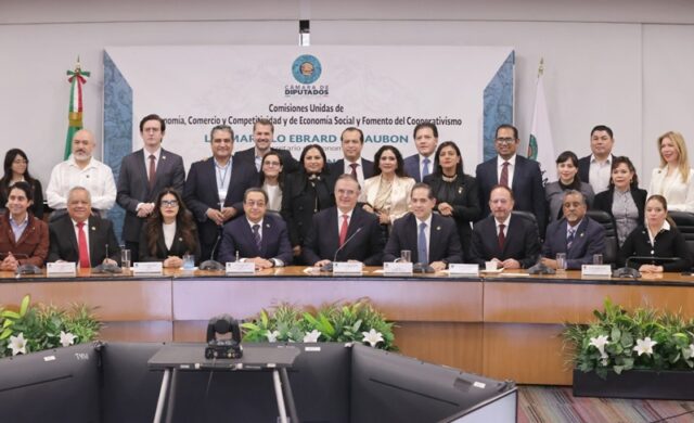 Ebrard comparece ante diputados por la política económica y comercial