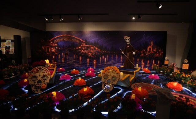 Exhiben en San Lázaro la Lotería Mexicana del Día de Muertos