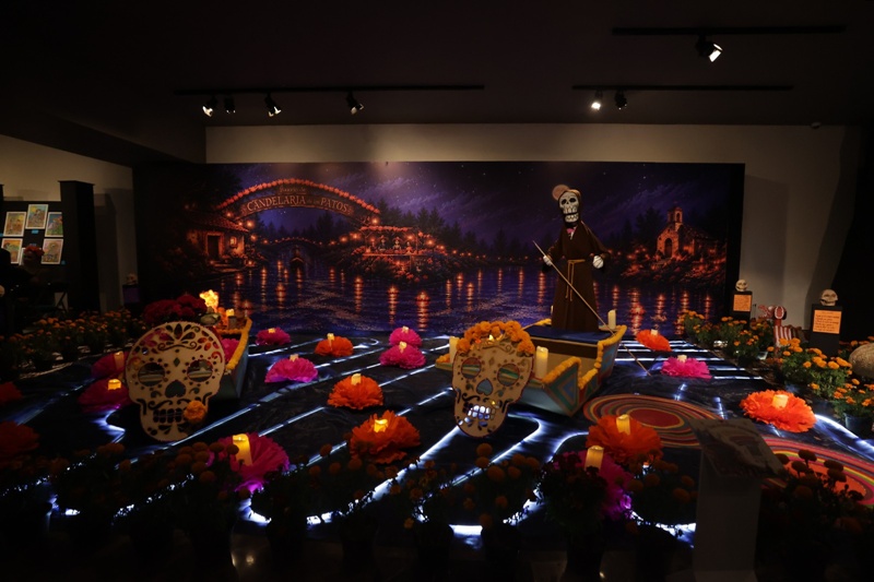 Exhiben en San Lázaro la Lotería Mexicana del Día de Muertos