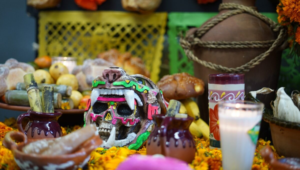 Gastronomía, cartonería y baile: PILARES explora las raíces del Día de Muertos