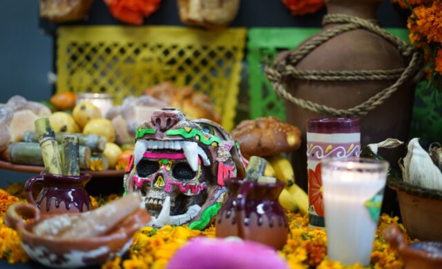 Gastronomía, cartonería y baile: PILARES explora las raíces del Día de Muertos