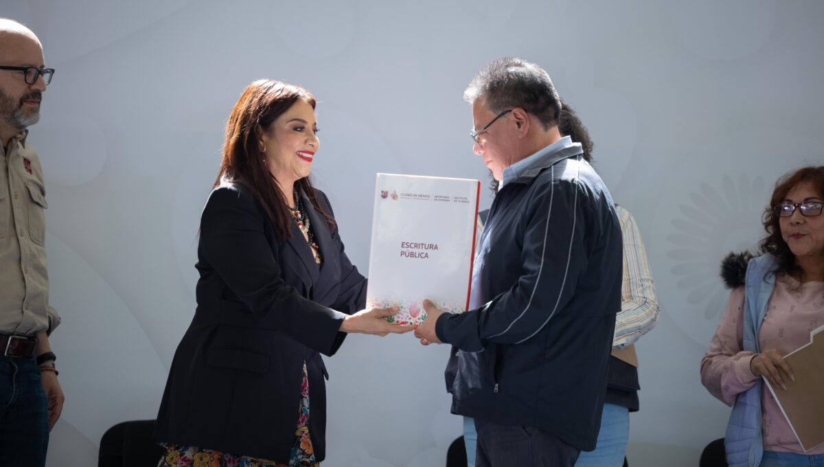 Vivienda digna en CDMX: entregan créditos y anuncian más escrituras para 2026