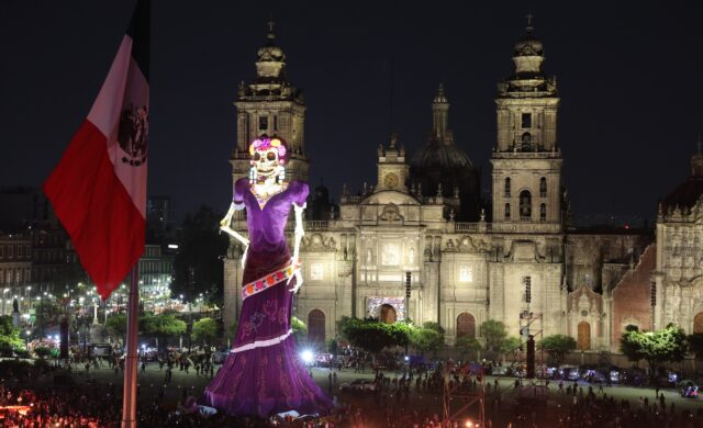Guinness reconoce a la Catrina monumental del Zócalo como la más alta del mundo