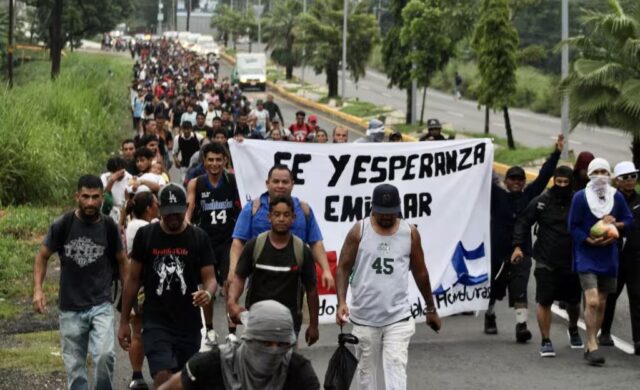 EE.UU. restringe visas a más de 15 organizadores de caravanas migrantes