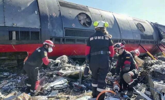España eleva a 74 la cifra de muertos por accidente ferroviario