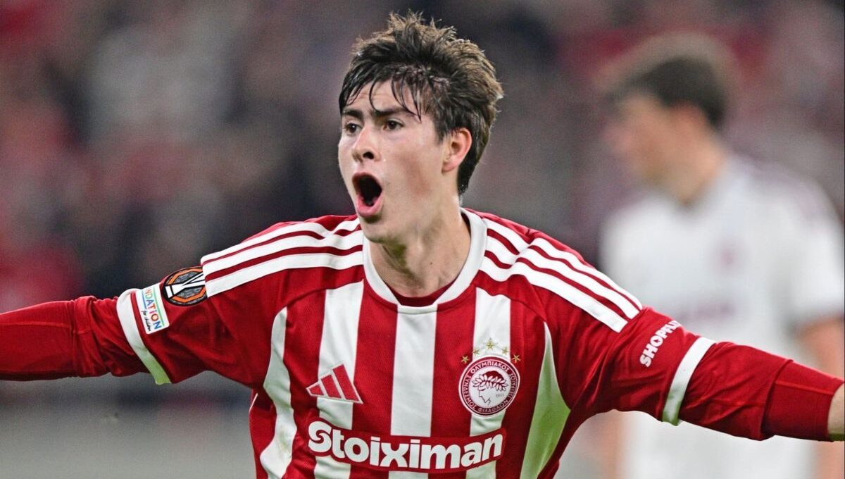Hormiga González marca en el triunfo del Olympiacos, pero UEFA cambia el gol
