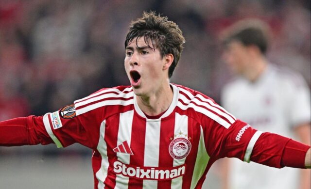 Hormiga González marca en el triunfo del Olympiacos, pero UEFA cambia el gol