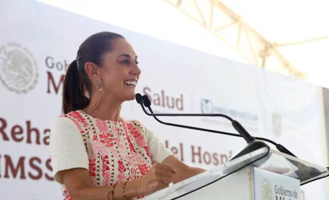 Sheinbaum promete digitalizar el IMSS y automatizar almacenes de salud pública