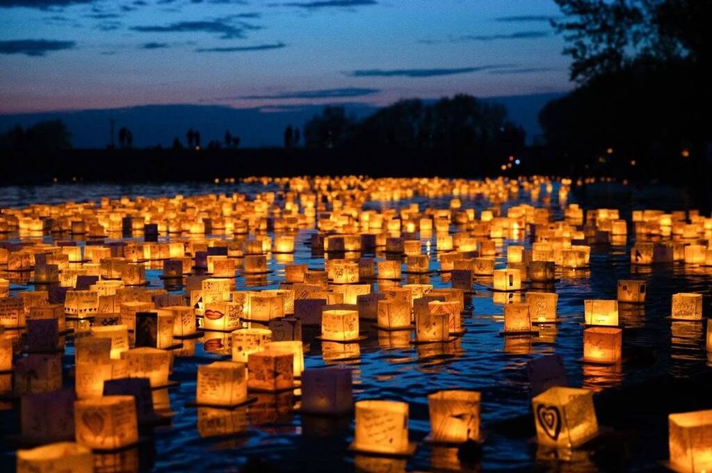 Water Lantern Festival llega a Chapultepec: suelta una luz sobre el lago para recordar, agradecer o pedir un deseo