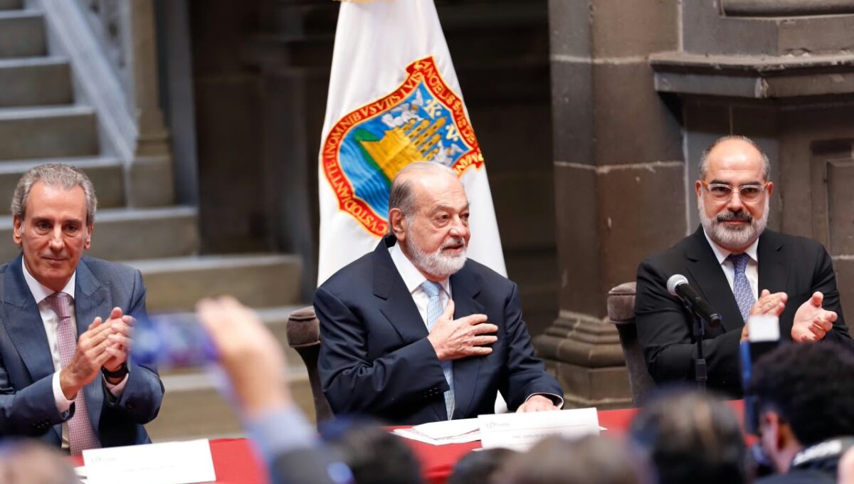 Carlos Slim anuncia inversión de más de 4 mil millones de pesos en el Centro Histórico de Puebla