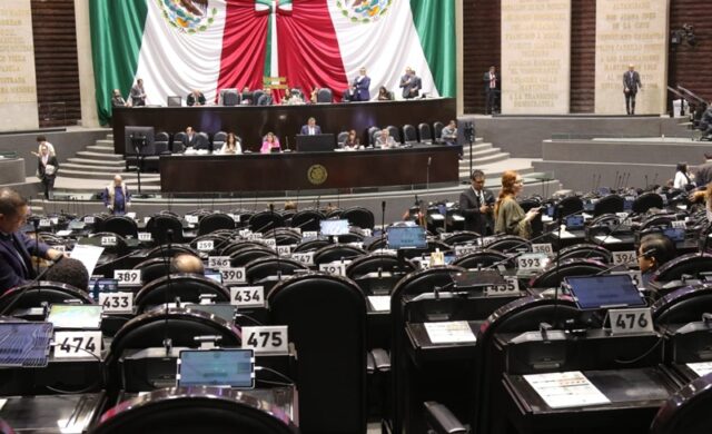 Altamirano destaca libros y deuda; IA queda fuera del discurso