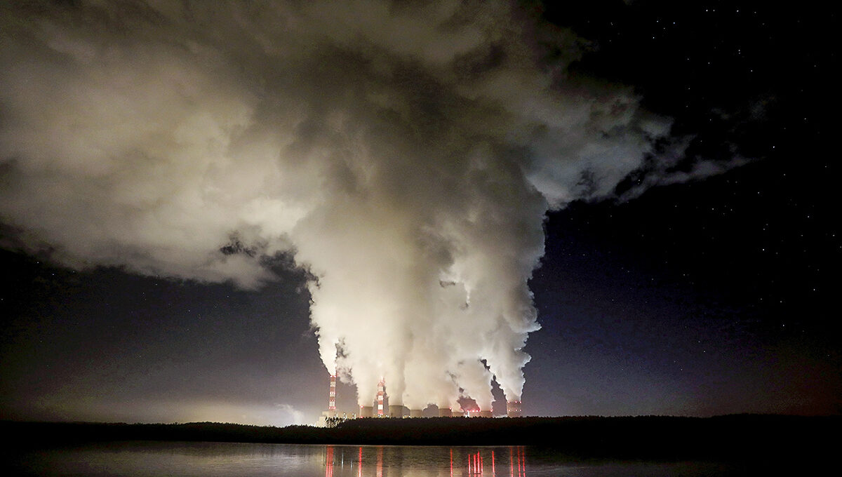 Los superricos, grandes responsables de la crisis climática: Oxfam advierte que el 0.1 % de los multimillonarios contamina más que casi la mitad de la humanidad