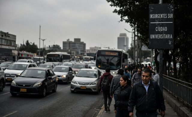 Colapso vial en CDMX por marcha en CU, lluvias y restricciones vehiculares