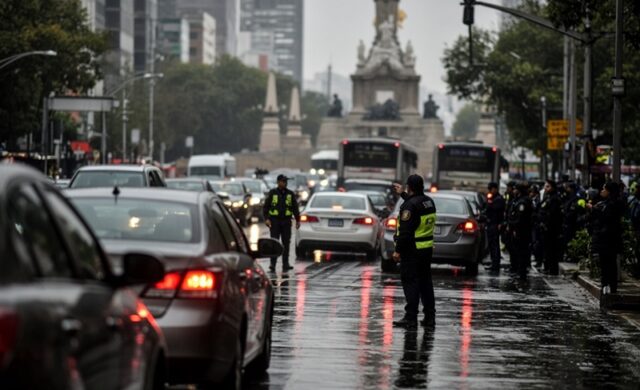 Caos vial CDMX por marchas, Hoy No Circula y lluvias intensas