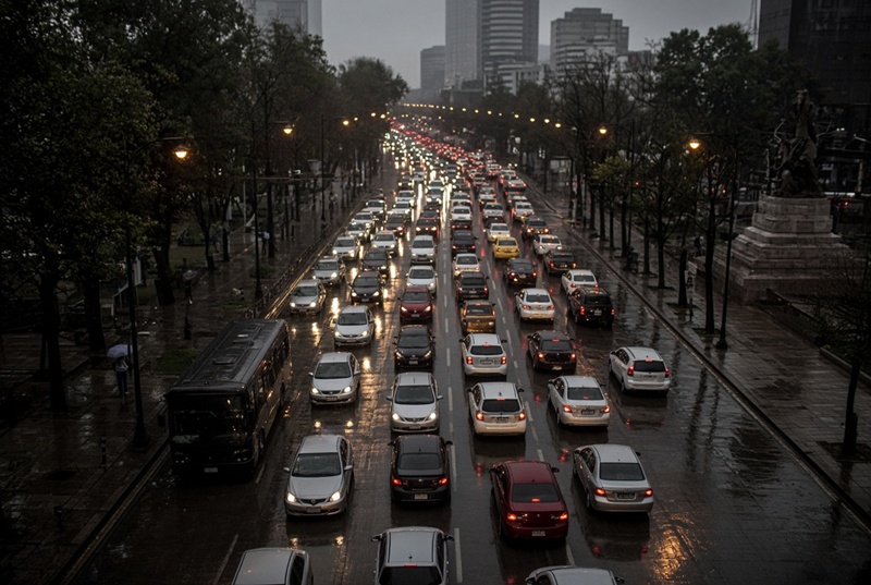 Tráfico, marchas y lluvias complican la movilidad en la CDMX
