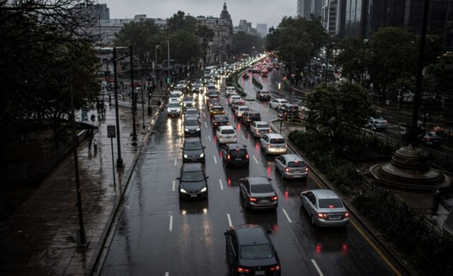 Movilidad en CDMX se frena por marchas, lluvias y cierres
