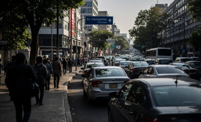 Caos vial en CDMX: marchas, fallas en Metro y Hoy No Circula