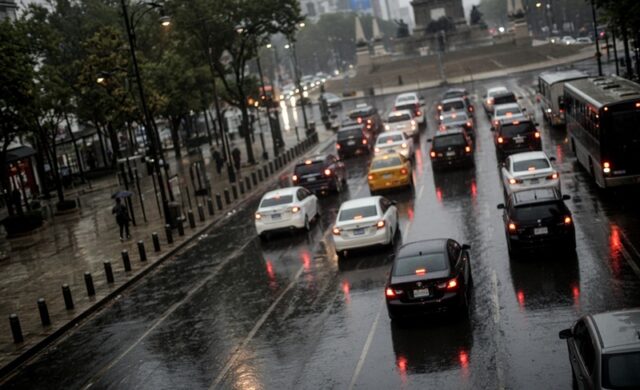Peregrinaciones, lluvias y marchas reducen 40% velocidad vial en la CDMX