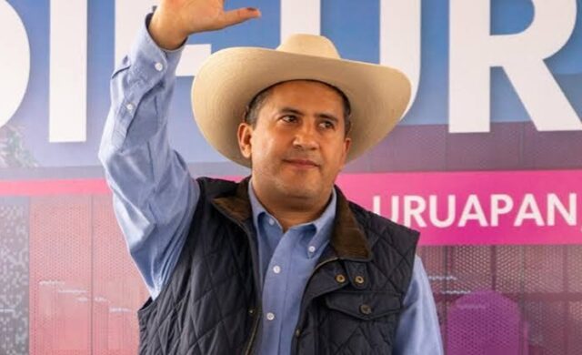 Uruapan conmemora un año del asesinato de Carlos Manzo con marcha
