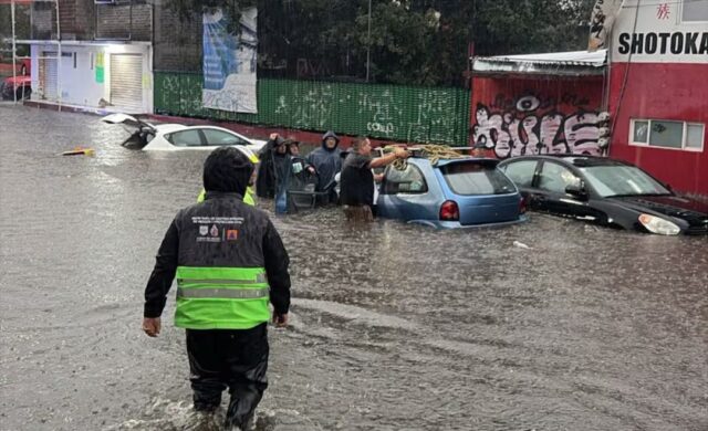 Lluvias desbordan vialidades en Benito Juárez; activan Alerta Púrpura