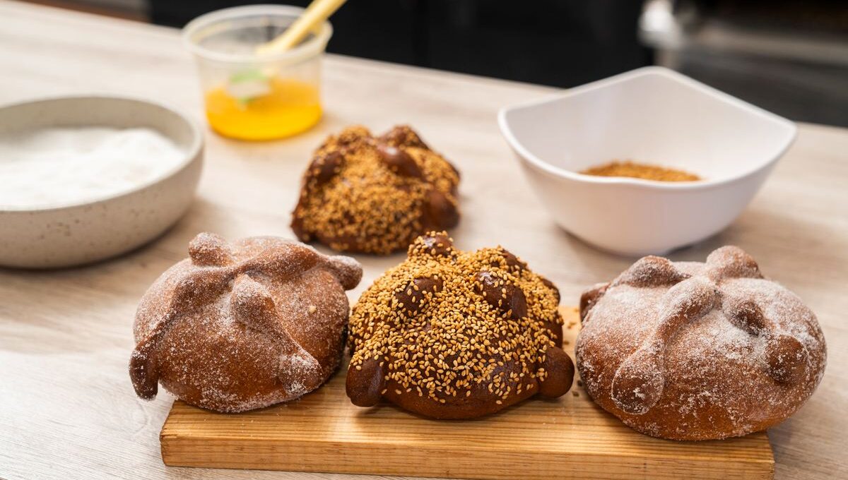 Pan de muerto con lavanda, guayaba y hasta hamburguesas: el festival que toma el Centro Histórico